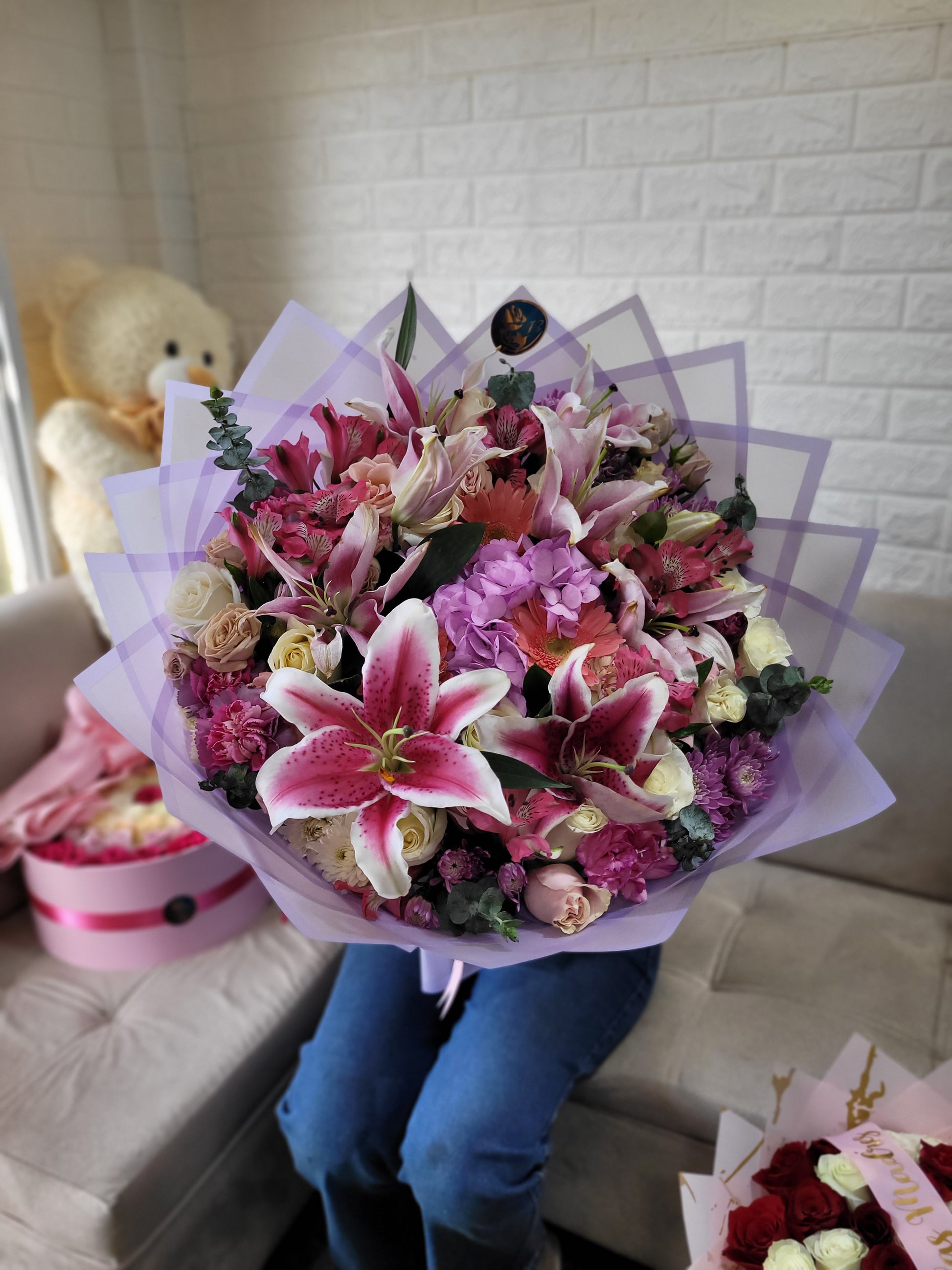 buchon de flores variadas lirios fucsia