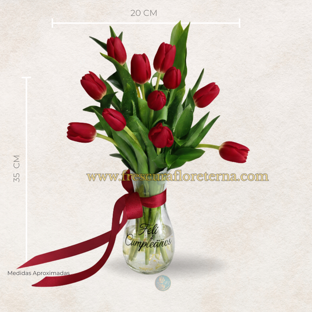 jarron de tulipanes rojo