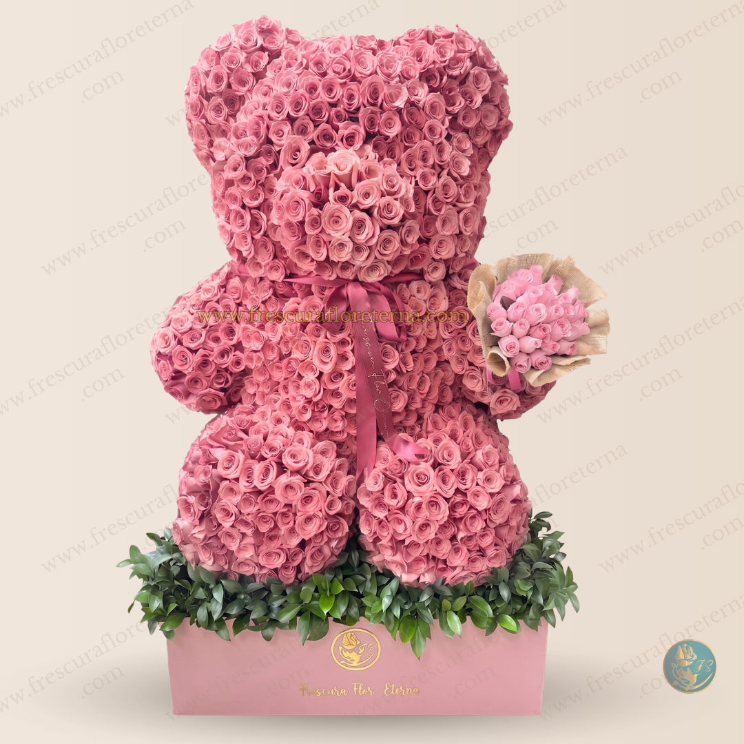 oso buchon rosado de rosas 